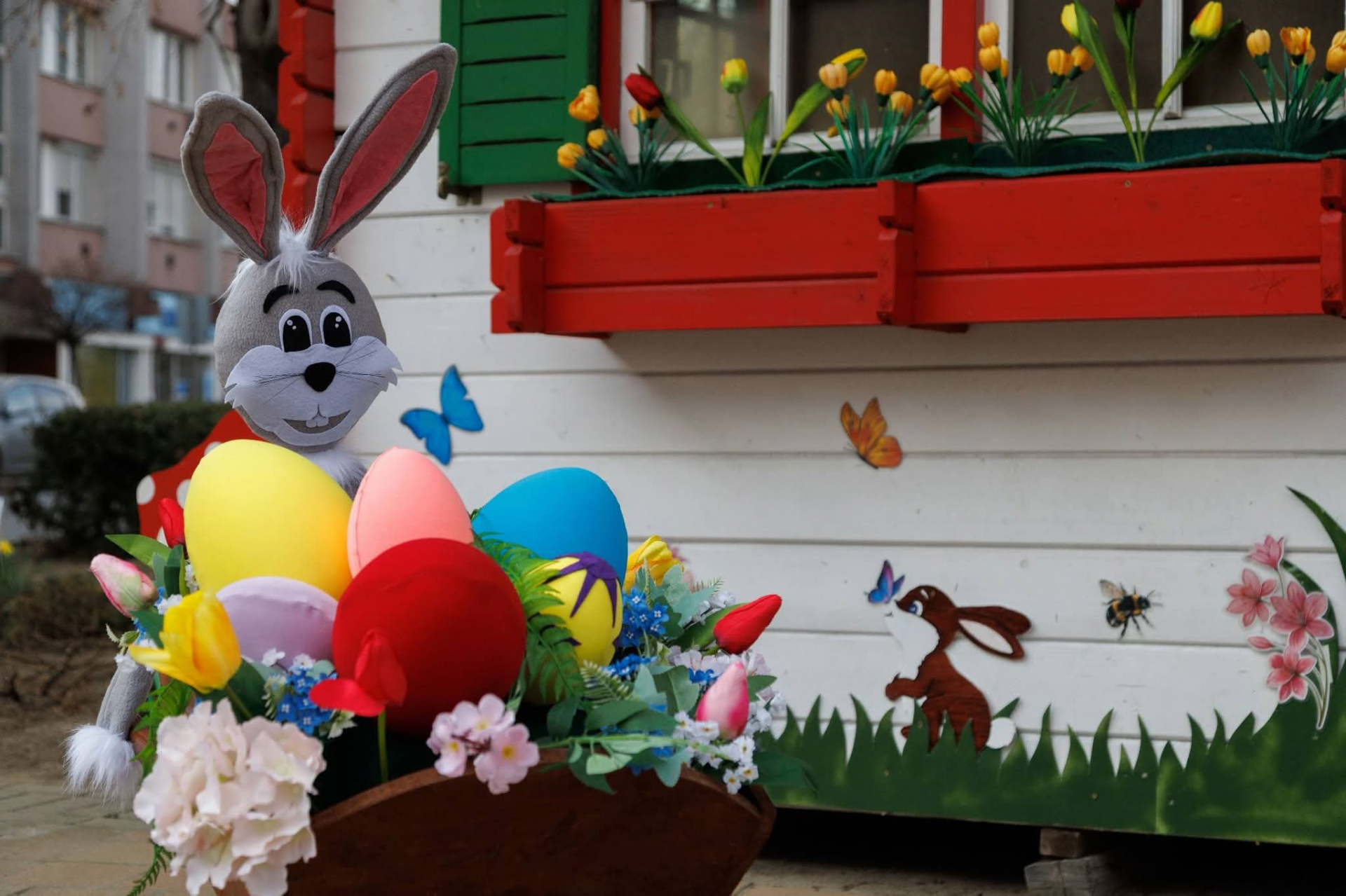 HÚSVÉTI DÍSZBEN A SZABADSÁG TÉR