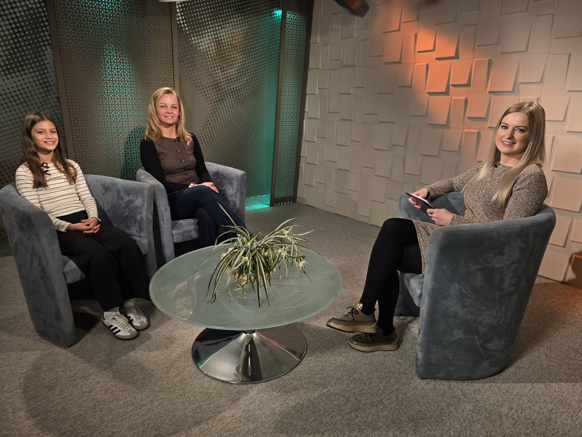 MÁRTON ILDIKÓT KITÜNTETTÉK, MÁRTON ZOÉ A MÓRICZ ZSIGMOND SZÍNHÁZ SZÍNPADÁN