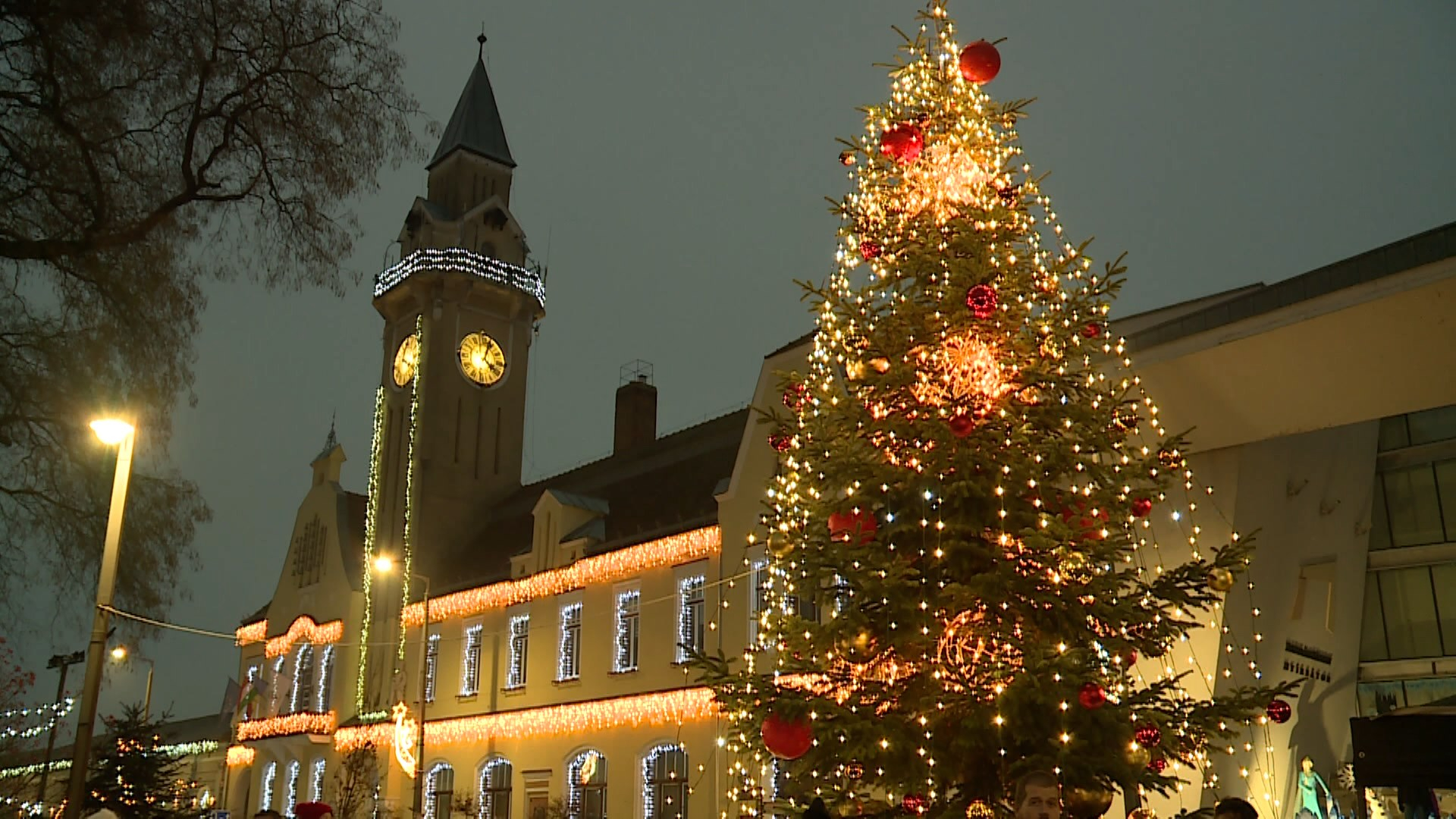 MEGKEZDŐDÖTT AZ ADVENT