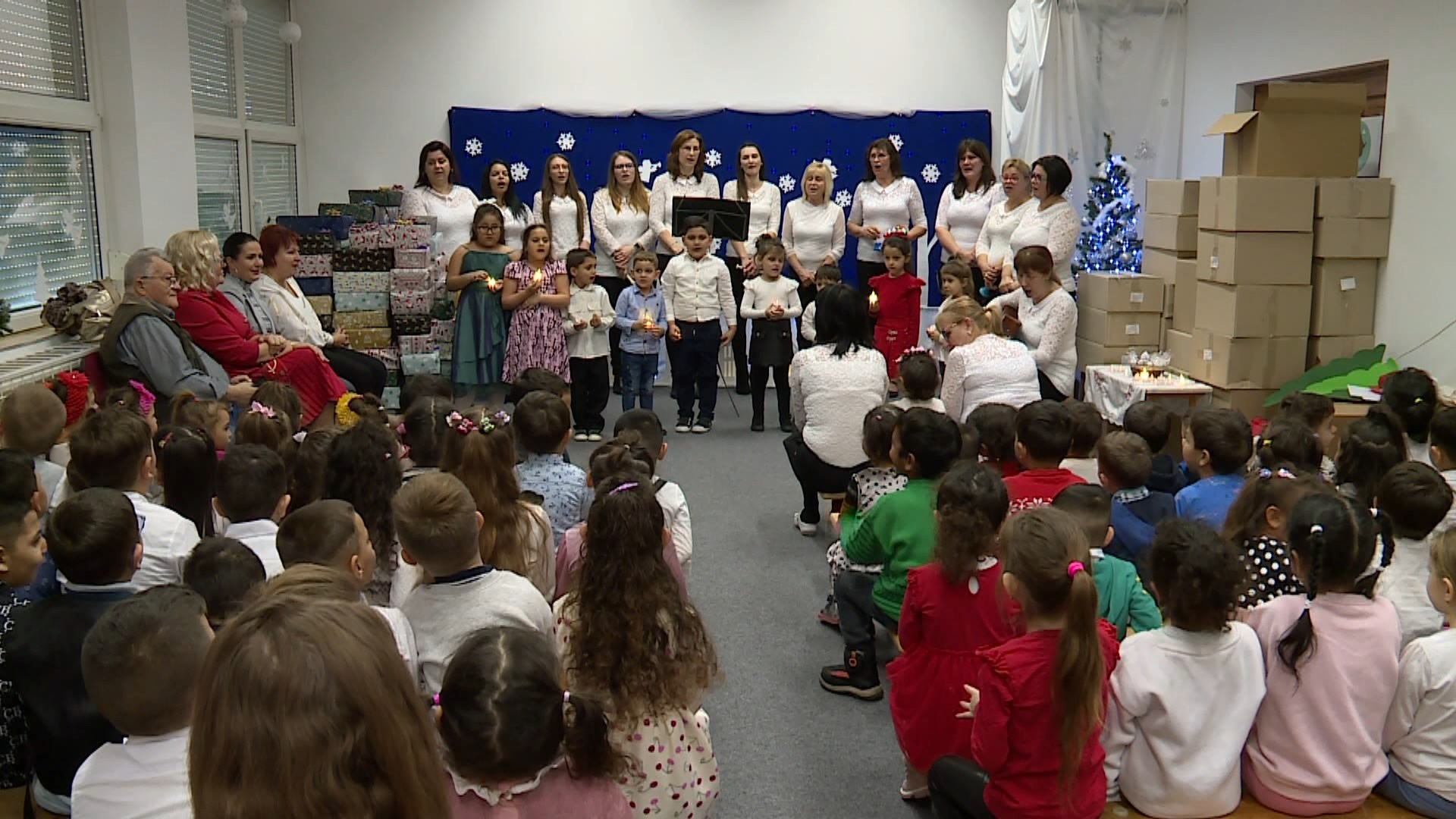 CIPŐSDOBOZBA CSOMAGOLT SZERETET