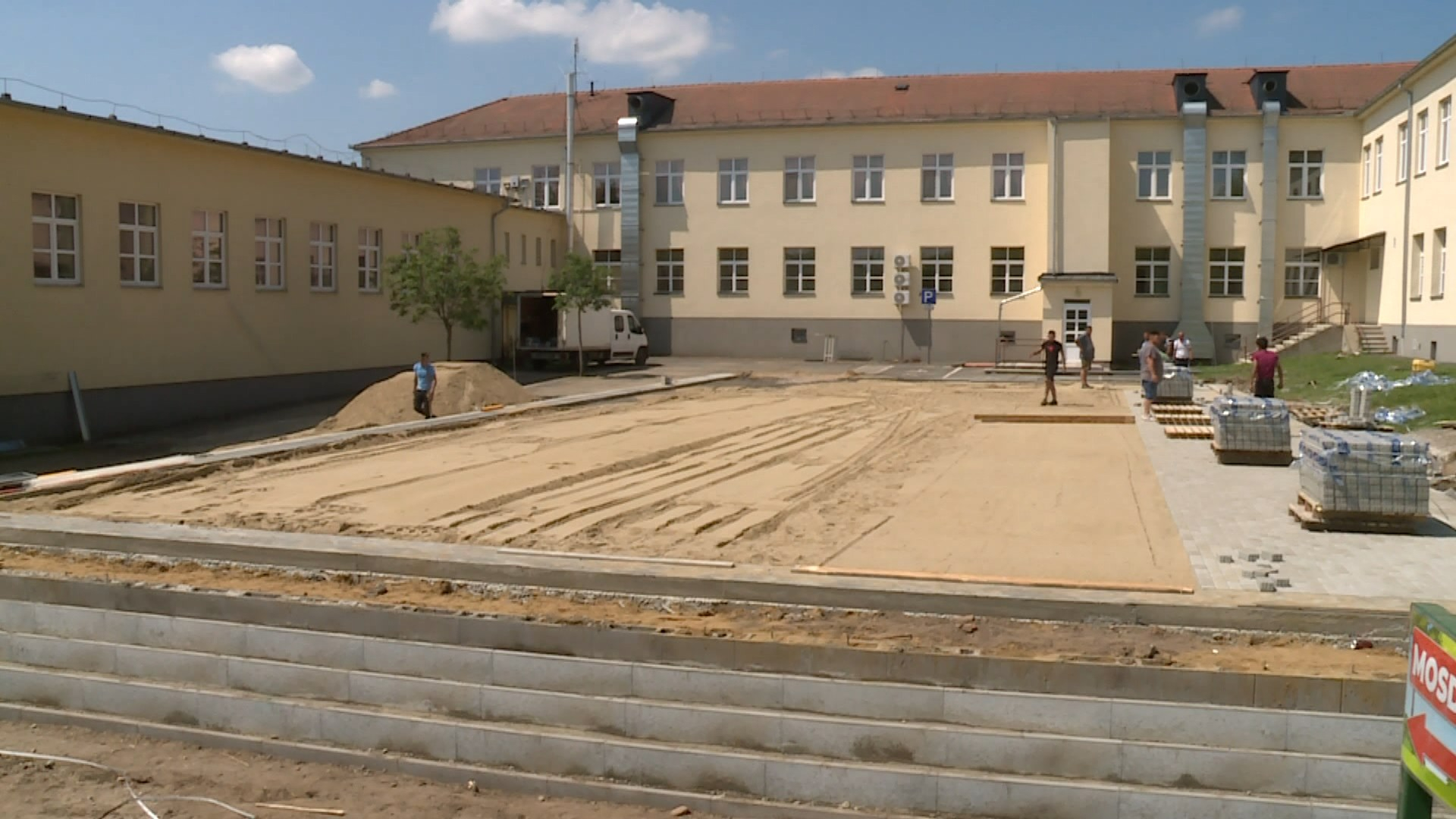 MEGKEZDŐDÖTT A MŰJÉGPÁLYA TERÜLETÉNEK ELŐKÉSZÍTÉSE