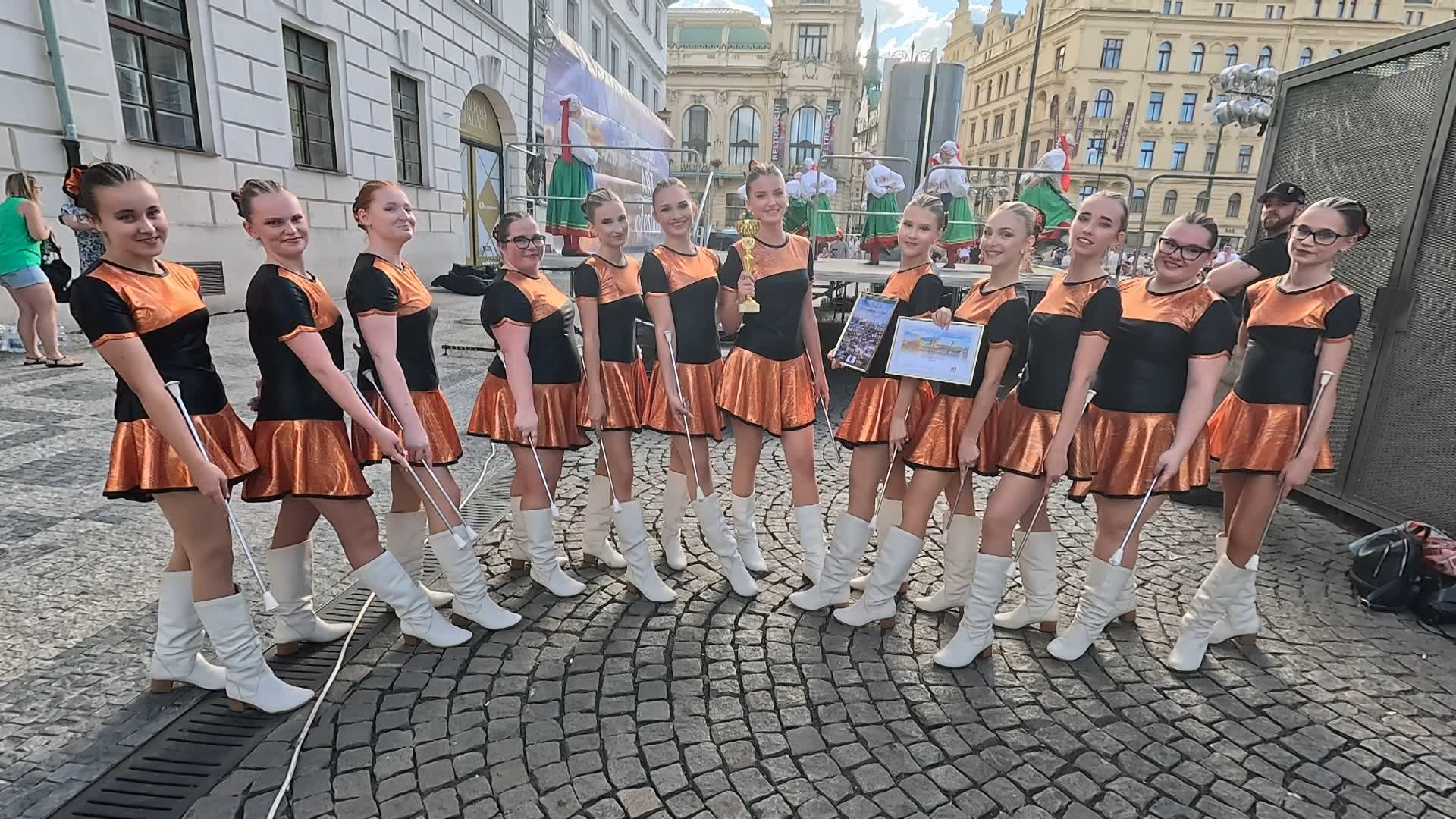 PRÁGAI FESZTIVÁLON VOLTAK A NYÍRBÁTORI MAZSORETTEK