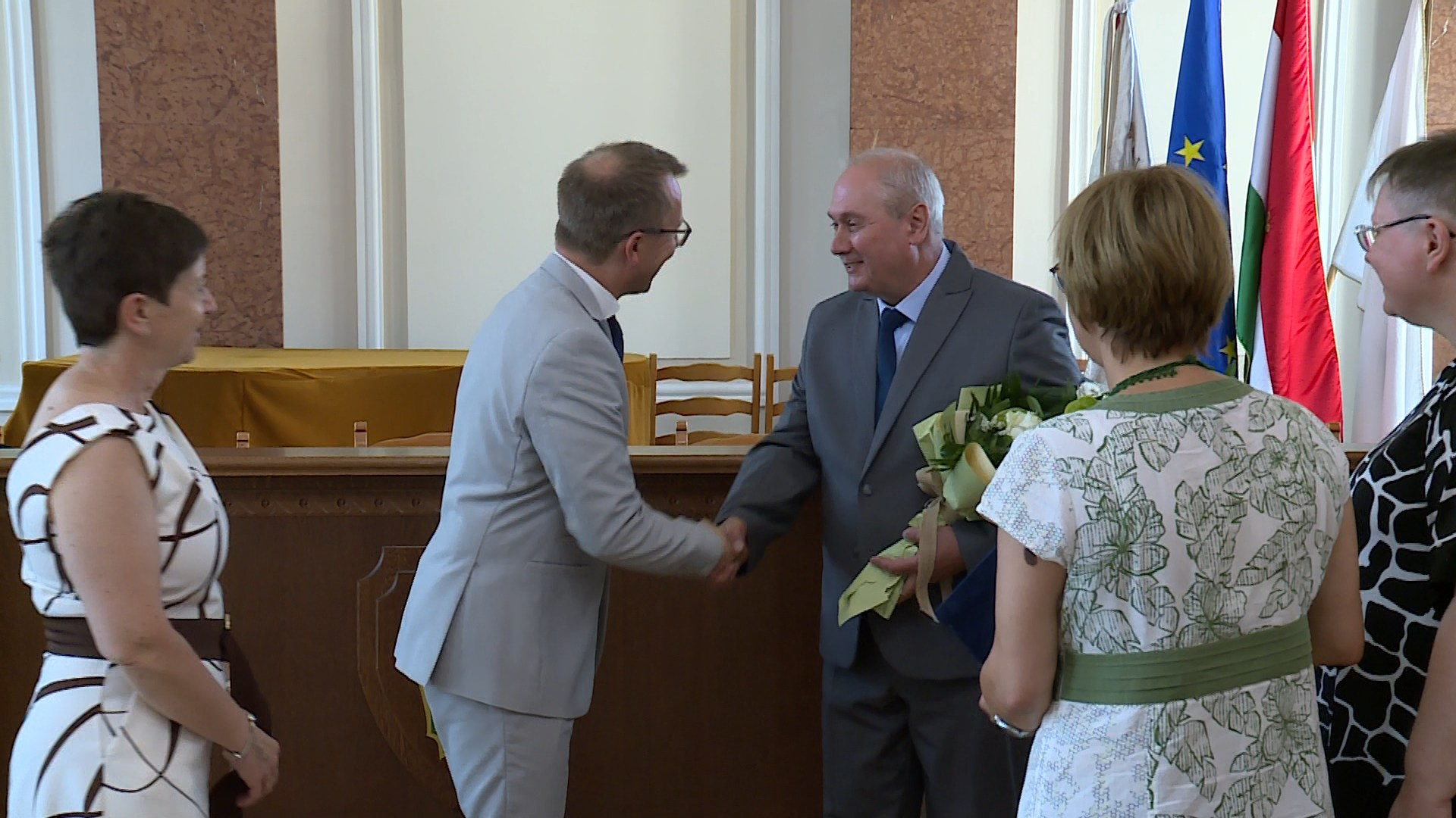 „KÖZ SZOLGÁLATÁÉRT” DÍJAT KAPOTT A NYÍRBÁTORI POLGÁRMESTERI HIVATAL MUNKATÁRSA