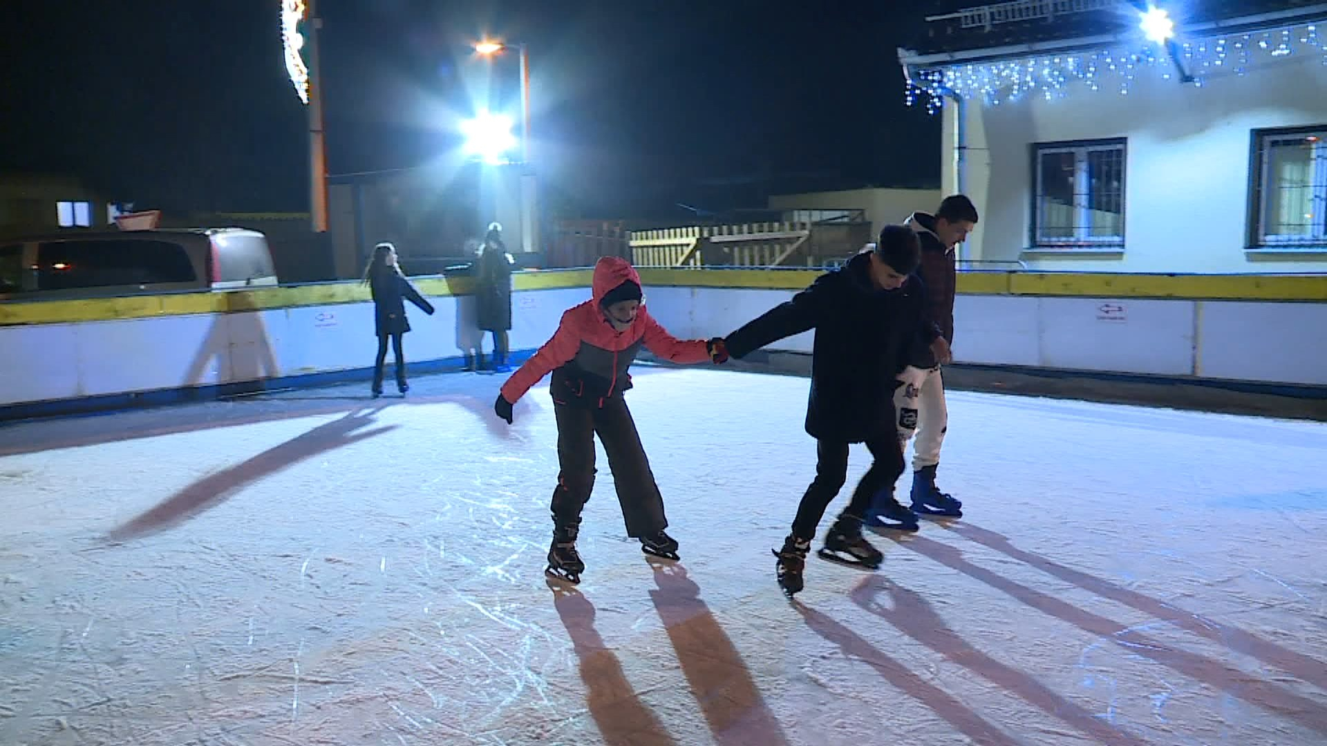 TÁVHŐ KONCESSZIÓBAN, JÉGPÁLYA JÖVŐRE