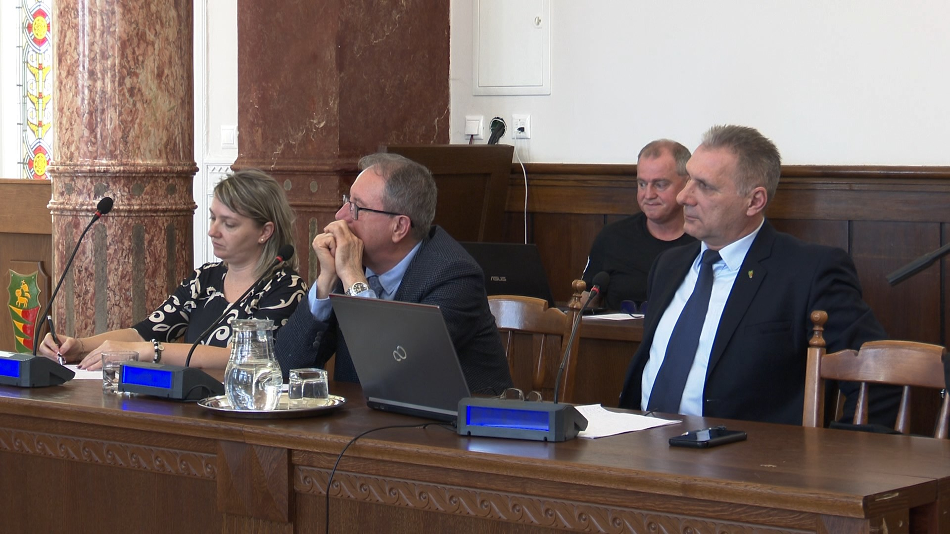 A FIDESZ-KDNP FRAKCIÓJA IS MEGSZAVAZTA A KÖLTSÉGVETÉST