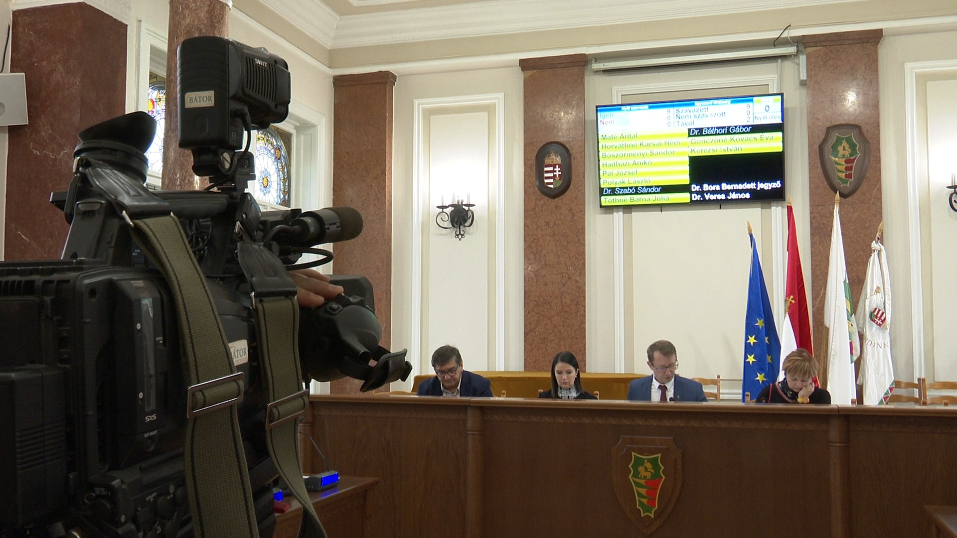 ÜLÉSEZETT A KÉPVISELŐ-TESTÜLET