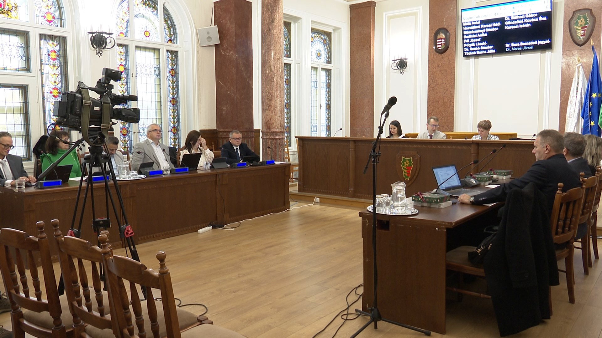 ÜLÉSEZETT A KÉPVISELŐ-TESTÜLET