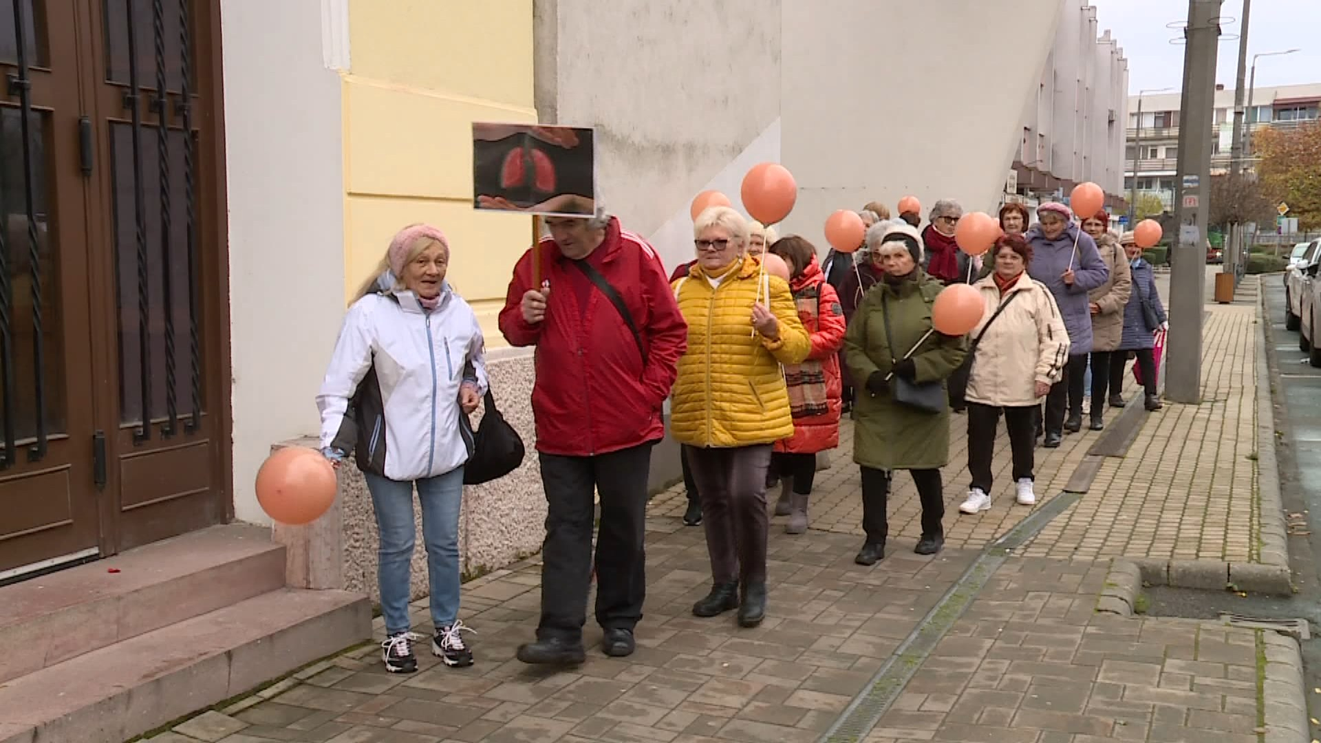 TÜDŐGYULLADÁS: FIGYELEMFELHÍVÓ SÉTÁVAL A TÜDŐSZŰRÉSÉRT