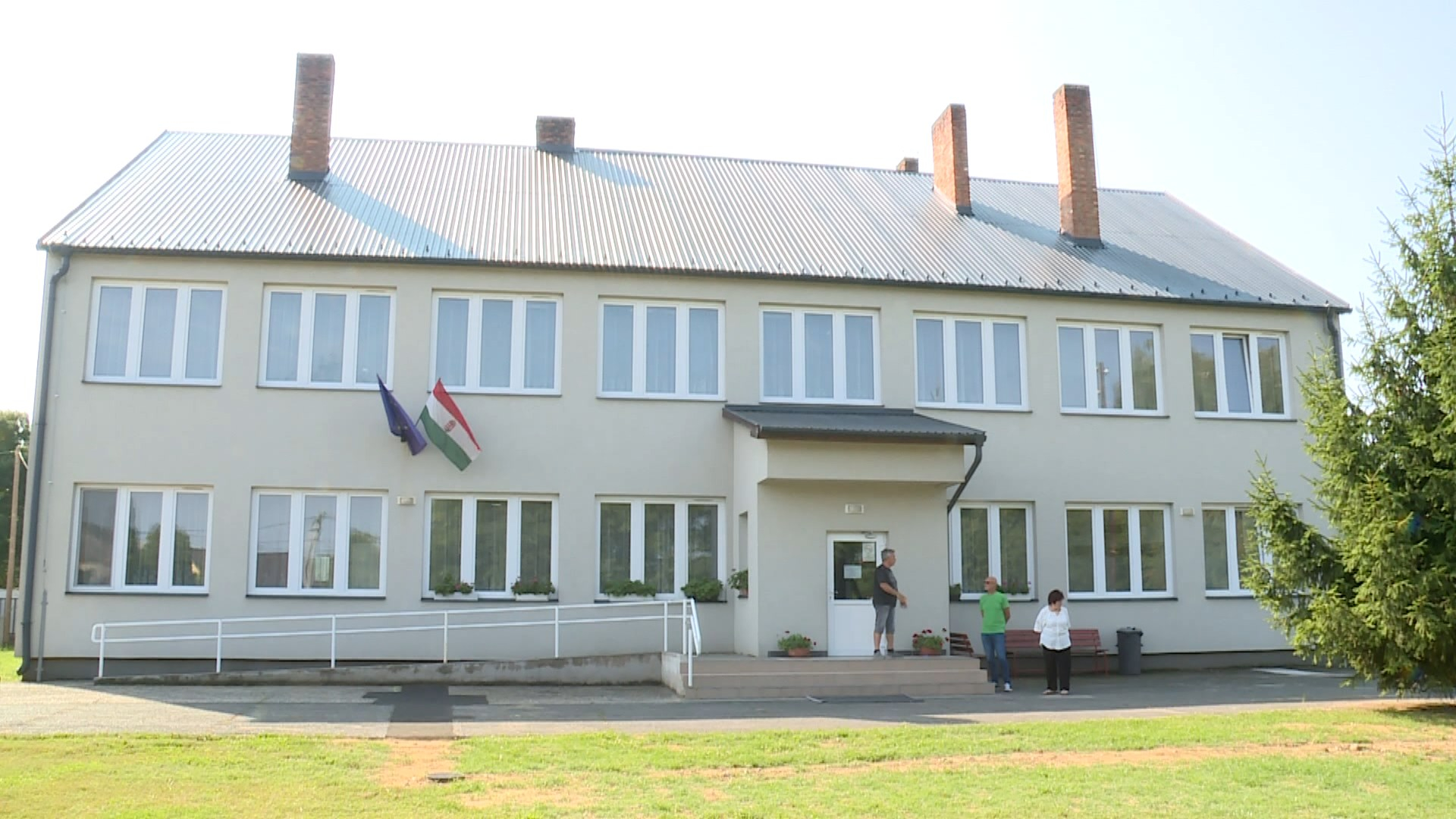FELÚJÍTOTTÁK A VIZESBLOKKOKAT A ZENEISKOLÁBAN